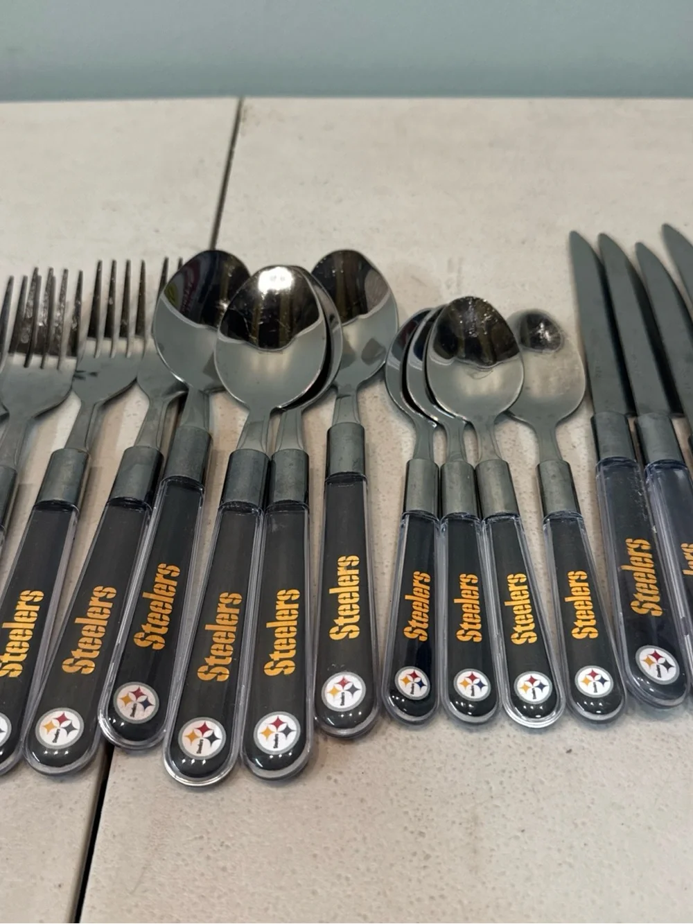 NFL 16 Piece Flatware Set Forks, Knives, Spoons Dining Set Pittsburg Steelers